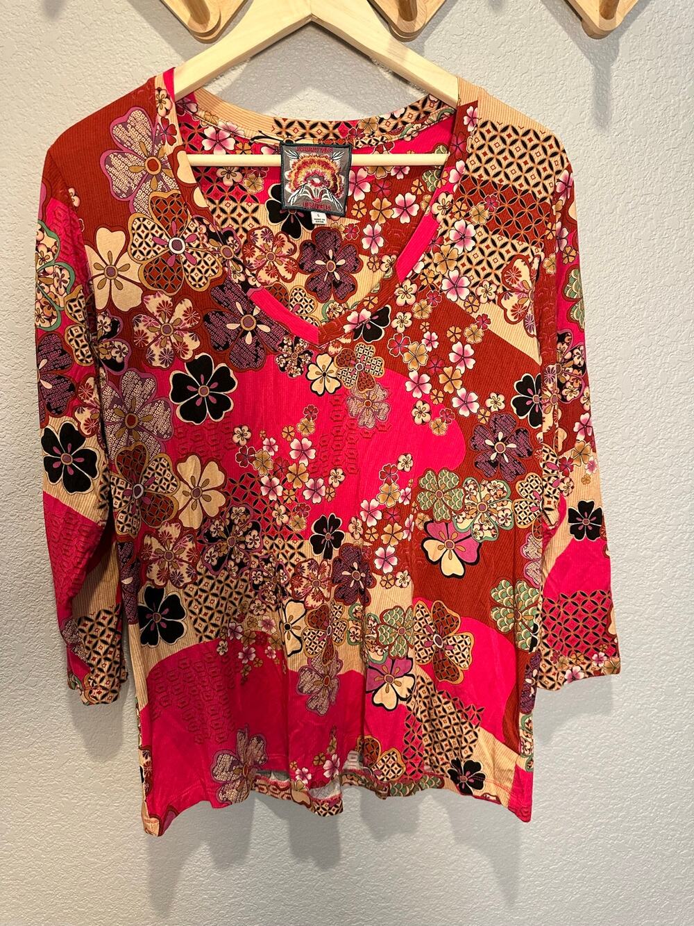 Johnny Was Yama Favorite V-Neck 3/4 Sleeve Swing Tee Size L